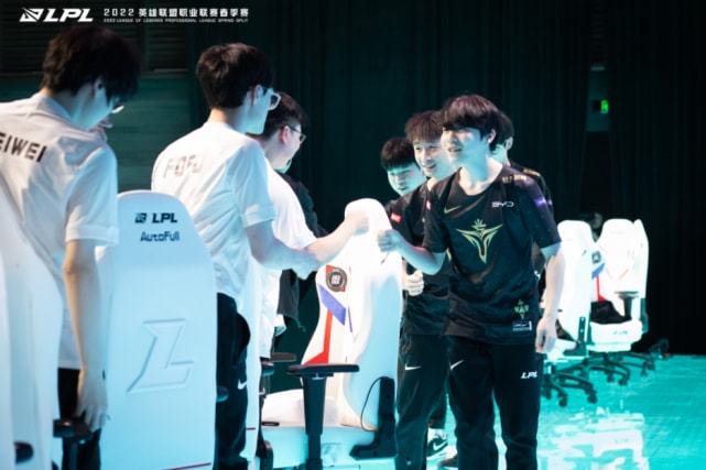 攻足球不仅 攻足球不仅